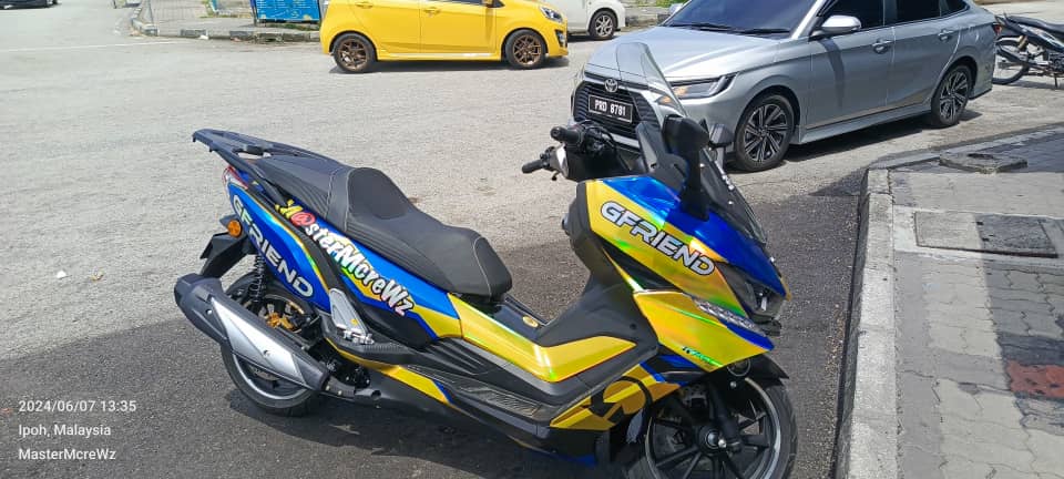 master_kukubesi's tweet photo. My love always Gfriend.. Now 2nd scooter Motorcycle i alway decal with of name of yeojachingu aka Gfriend..and me..pls support  me buddy. #GFRIEND #viviz #yerin #yuju #sowon #eunha #sinb #umji @viviz_update @gfriend @VIVIZ_official @YERIN_OFFICIAL_ #buddy https://t.co/z0pStQkfxZ