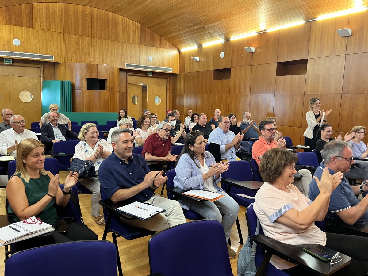 feadcv's tweet photo. ¡Tenemos nueva presidenta en #FEADCV! 🎉 Carmen Ibarra, gerente del Centro Las Suertes de Villar del Arzobispo, ha sido elegida para liderar nuestra federación. Agradecemos a Catalina Estevan por sus años de servicio y compromiso. ¡Seguimos trabajando juntos! 💪 https://t.co/PgjgFvRKEu