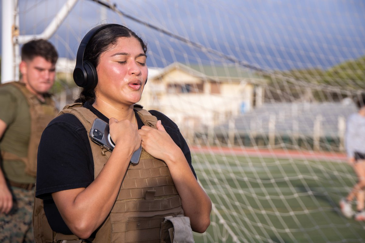 OkinawaMarines's tweet photo. #Marines read the Medal of Honor citation for Navy Lt. Michael P. Murphy before a #MurphWorkout at @MCB_Hawaii.
The Murph honors Lt. Murphy, KIA in 2005, & all fallen service members on #MemorialDay.
Murph: 1-mile run, 100 pull-ups, 200 push-ups, 300 air squats, 1-mile run. https://t.co/LhoqMD4aBv