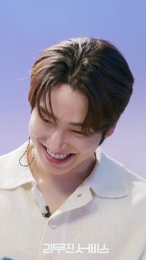 leaderyeons's tweet photo. FACE CARD FACE BANK FACE ECONOMY https://t.co/5RU6EbE06v
