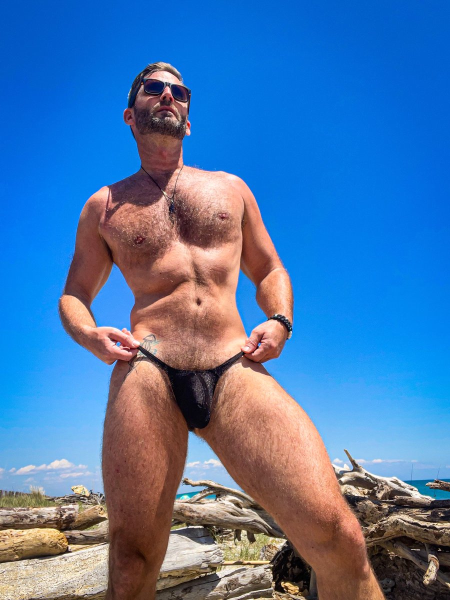 7777Mucha's tweet photo. Beach beach black
#menthong #bulge #bulgethong #arroyman #gaybeach https://t.co/BVrjLCyK3V