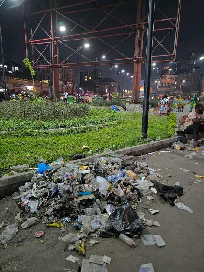 Le kinois c'est un peuple qui aime vivre dans la poubelle ....