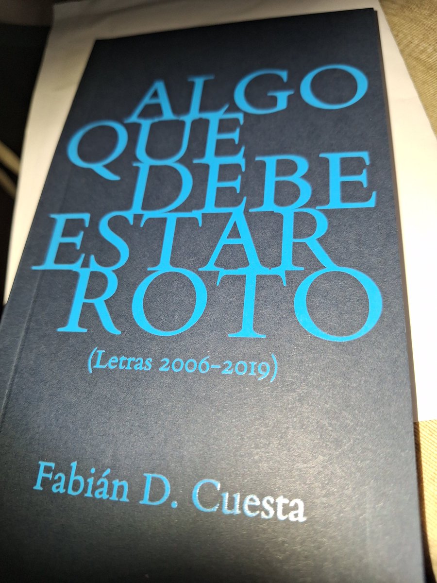 CosmicTourits's tweet photo. @fabiandcuesta Pues ya llegó.  😉😉 que ilusión me hace recibir libros en el buzón. Este finde se avecina lectura bonita.
#menoslobos https://t.co/4gbeB2aC9Q