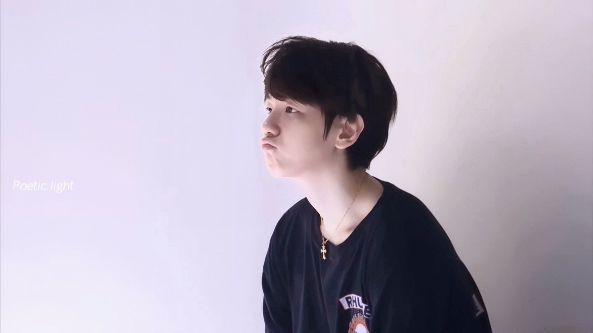 Poeticslight's tweet photo. #백현  🥹@B_hundred_Hyun 
#BAEKHYUN https://t.co/1rDsmel5RE