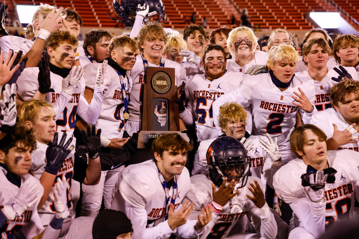 ball_dryer's tweet photo. IL 4A Undefeated State Champs "Rochester Rockets" led by @CoachLeonard3 prepares for everything to keep the winning streak alive! Welcome to the 🌪️🏈🌪️club! #RochesterRockets #BallDryer #Football #ILStateChamps #ILFootball #Football2024 #ChesteRocks #Champions https://t.co/YnRXrtubsn