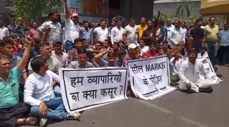 Textile traders block ring road of Surat over sealing by SMC