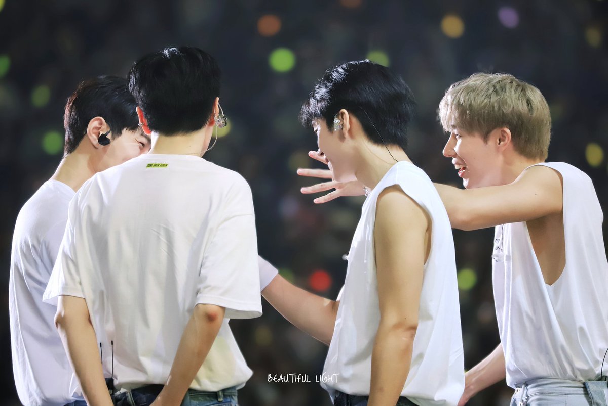 Alicia100609's tweet photo. 230820 INFINITE CONCERT COMEBACK AGAIN IN SEOUL

우리 오빠들이 갑자기 무대에서 어떤 노래를 보여줄지 결정해야 했을 때😂

#인피니트 #김성규 #남우현 
#김명수 #엘 #이성종 
#INFINITE #KimSungKyu #NamWooHyun #KimMyungSoo #L #LeeSungJong #INFINITECONCERT 
#Seoul https://t.co/keprbo5XEX