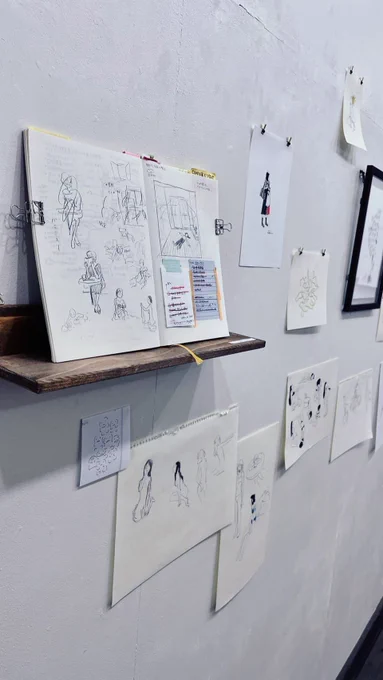 石山さやかさんの個展『ストレッチ』を観にポポタムさんへ。以前から石山さんのノートが気になっていたので今回じっくり拝見することができて嬉しい!ノート上の自然体な石山さんを覗かせて貰っている不思議な感覚に… とても面白かったです!展示は6/16迄。 