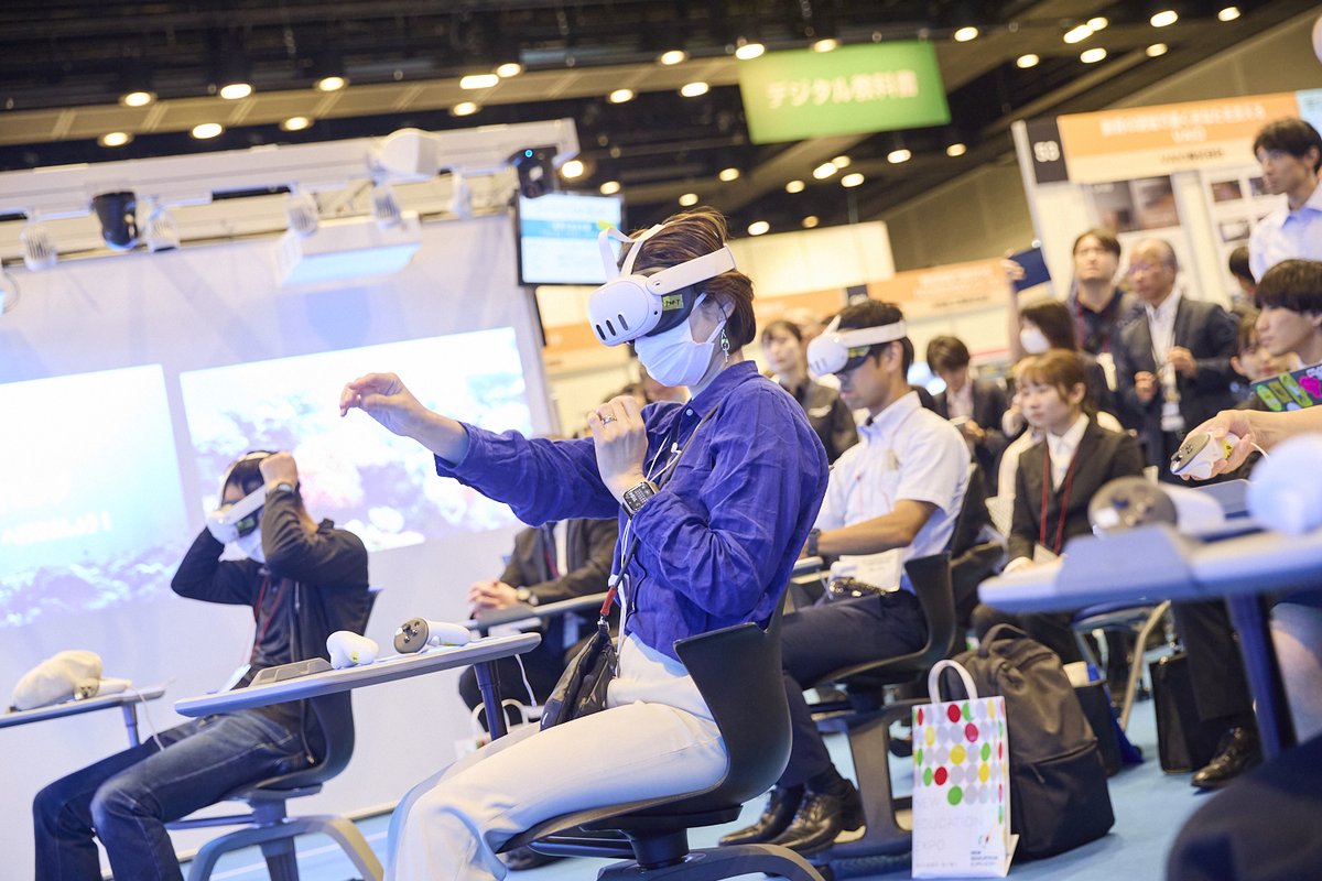NEE_japan_1996's tweet photo. \#NEE2024 の様子をお届け/
【FUTURE CLASS ROOM® LIVE】
『VRでバカンスへ出かけよう!
〜VRを使った授業運用・空間づくりのアイデア〜』
https://t.co/fjR1OWABmb
#教育セミナー #教育展示会 #NEWEDUCATIONEXPO #フューチャークラスルーム #FUTURECLASSROOM #先生 https://t.co/m2hekBJPiT
