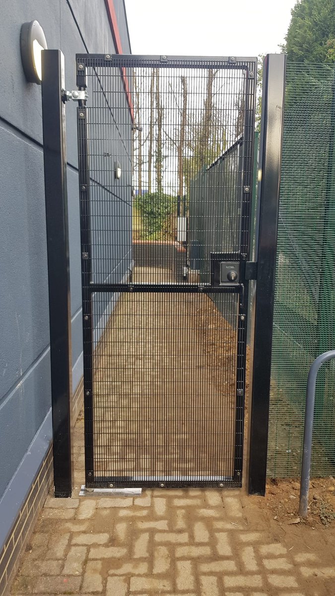 scssecure's tweet image. #fridayfun spot the bell box! Any takers of where this is? Keeping the local residents properties protected #berkshire #wokingham #staysafe