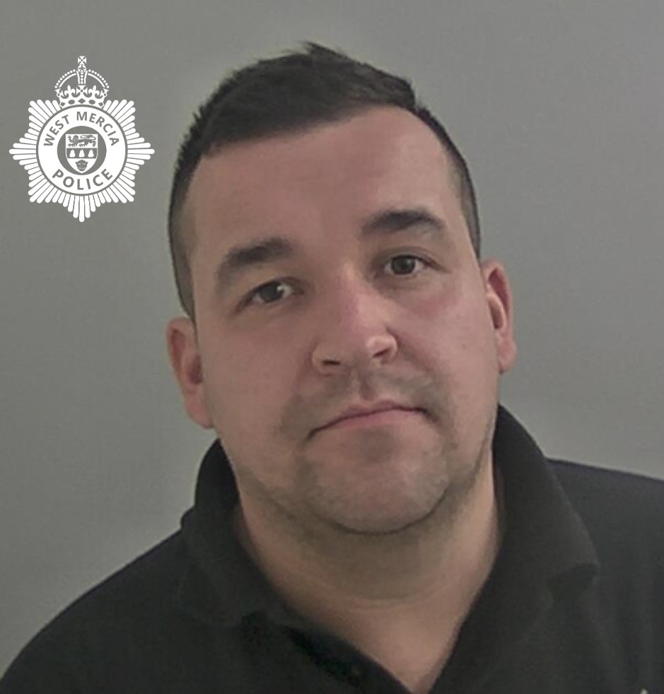 WMerciaPolice's tweet photo. A paedophile who preyed on a five-year-old girl in Worcester has been sentenced to 13 years.

Benjamin Holmes, 31, of Wolverhampton, was found guilty at Worcester Crown Court yesterday of causing a child under 13 to engage in sexual activity.

 ➡️ https://t.co/mkz0Mv1iMY https://t.co/XKPNcXuP2v