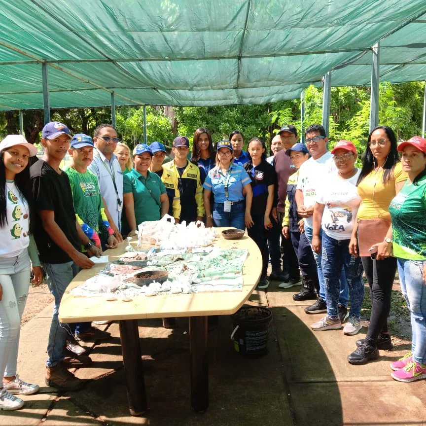Cuerpo de Bomberos Forestales de Inparques junto a un multidisciplinario Equipo de Gestión Ecosocialista del estado Bolívar, elaboraron 300 avíos con semillas de Leucaena, Apamate, Araguaney y Acacia en el Parque de Recreación Leonardo Ruiz Pineda.

<a href="/NicolasMaduro/">Nicolás Maduro</a>