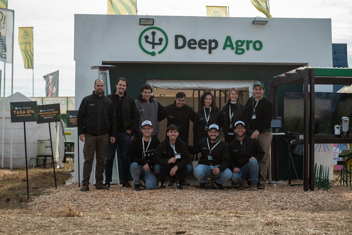 deepagroco's tweet image. 3er día en @AgroActiva 🙌🏻🌱
11hs: #DeepLab los esperamos para aprender sobre IA aplicada al Agro 

🕹️🤖 Y lo mejor del stand: Modulin cazador de malezas. Veni a ver cuantas malezas podes detectar ahorrando lo Máximo posible!