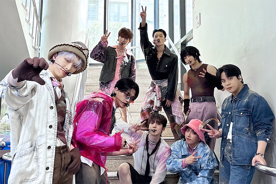 soompi's tweet photo. WATCH: #ATEEZ Takes #WORK2ndWin On "Music Bank"; Performances By #TWS, #Kep1er, #BADVILLAIN, And More
https://t.co/pzYxQ0JQOQ https://t.co/VbbW9WRuJh