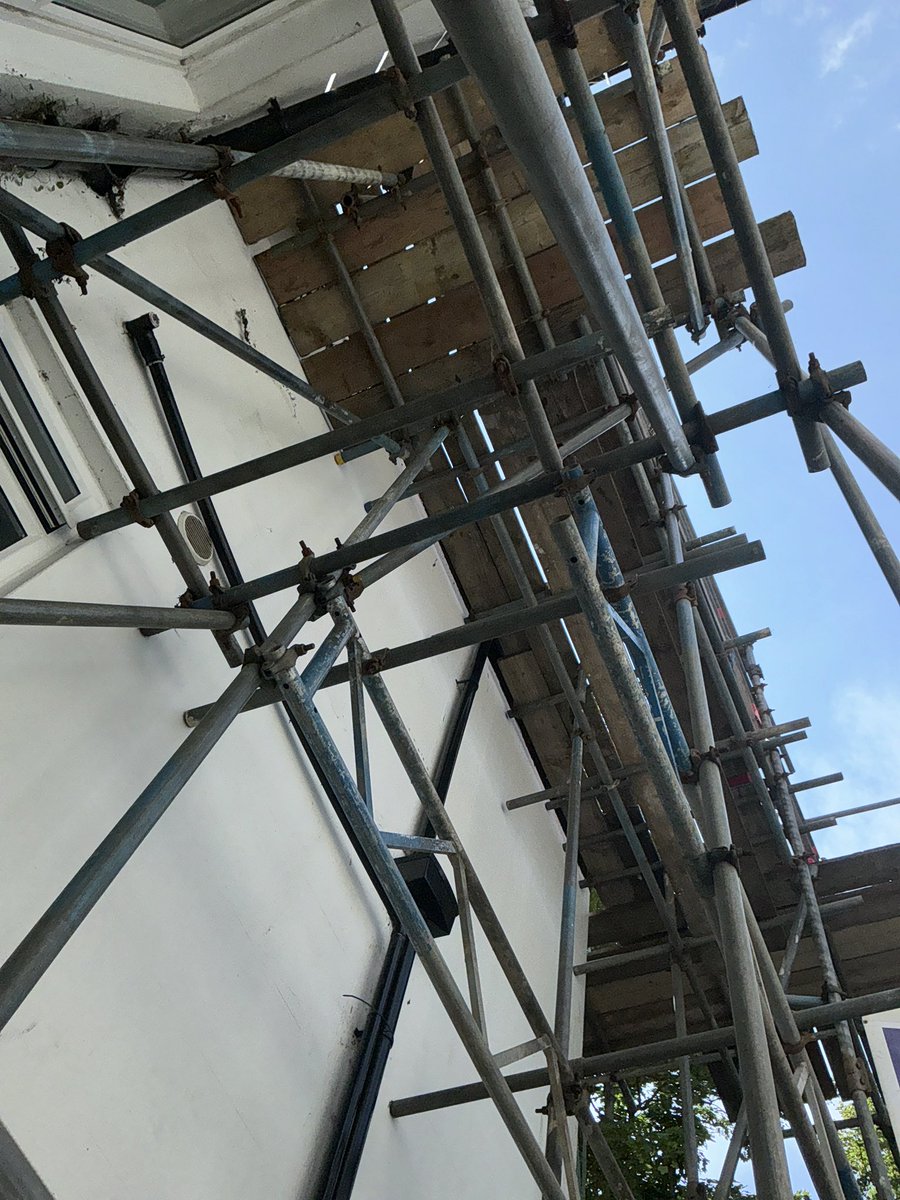 collectibulldog's tweet image. If you have a #Roofing issue and no one can #help If you can find them #somewhere #up there maybe you could hire the 

google.com/gasearch?q=ric… team ! 

Years of youthful #experience and I didn’t hear one #swearword even when #starlights cows ripped into one of their thighs ouch
