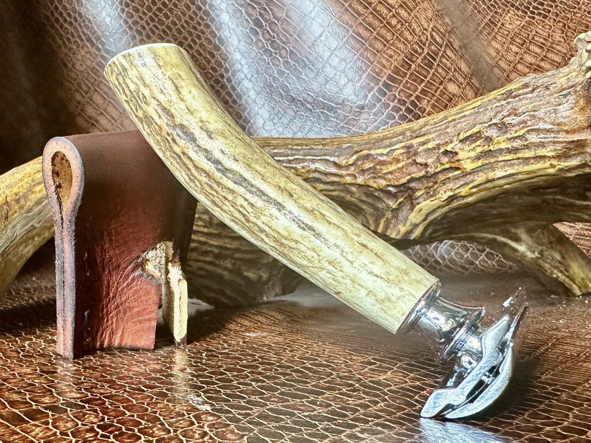 EKForgeLLC's tweet photo. This beautiful stag razor is on its way to Alyssia in TX. Hope it provides shaving service and enjoyment for years to come! #WetShaving #Shaving #Shave #SOTD #Lather #MenGift #WetShaveClub #Barber #Antler #Hiking #Hunting #Camping #Fishing #HandMade #ShavingSoap #Barbershop https://t.co/KybN9oHeVY