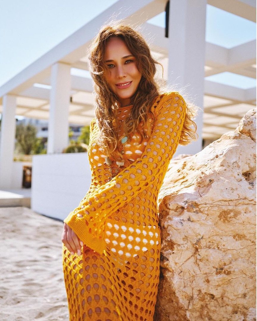 BurcinGeoFan's tweet photo. 🔥🤍❤️💛🩷🧡 @terziogluburcin @AlemDergisi #BurçinTerzioğlu #alemsummer https://t.co/SzI5TQyrej