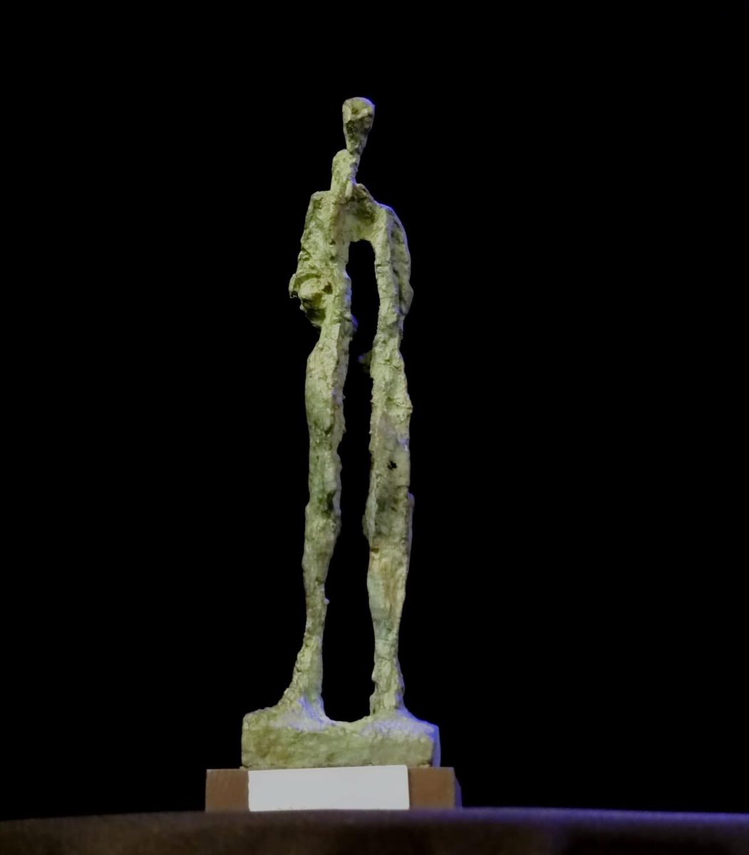 margasoli's tweet photo. Encara em costa digerir tot el que va passar ahir. Agraïda fins a l’infinit a totes les persones que van participar i crear una estona màgica. @EscolaMallorqui que heu organitzat un acte impecable i heu tengut cura fins al darrer detall amb un gust exquisit. https://t.co/kBd1qPLEVy