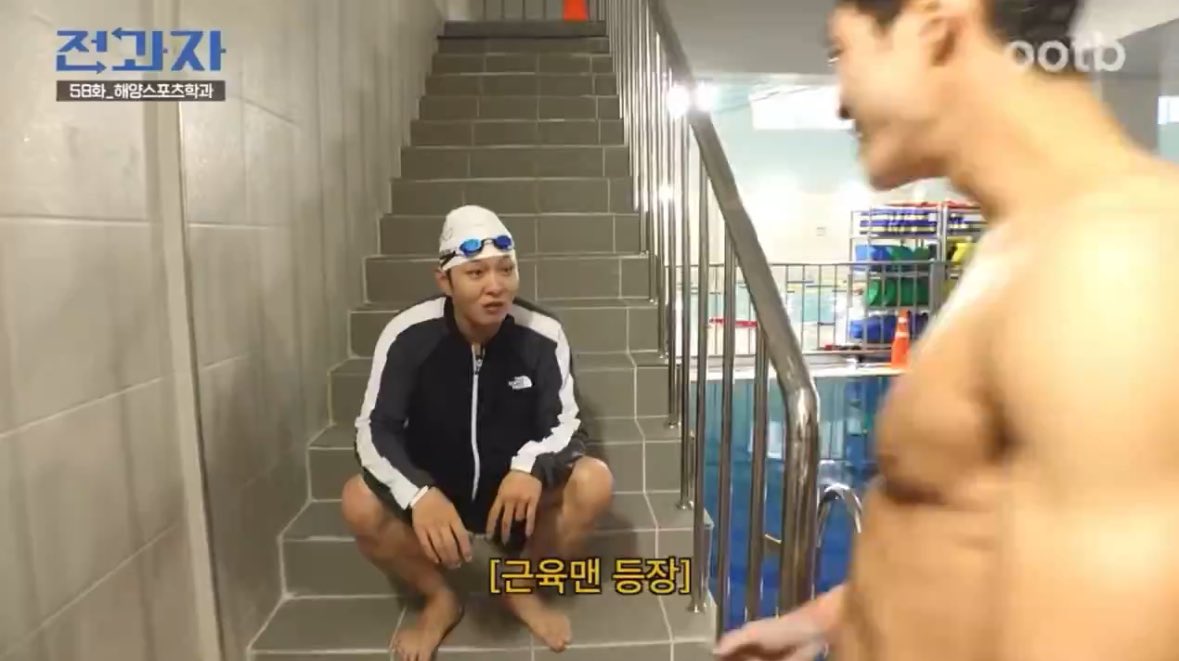 오빠.. 
사람이 다가오면 가섬 말고 눈을 좀 바라보도록 해요....😉