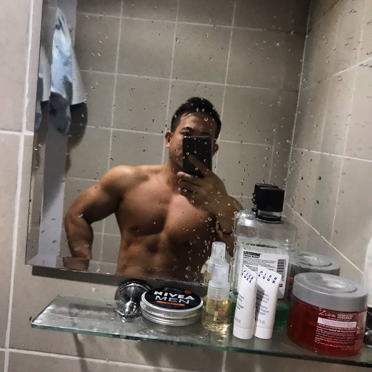 CoachMark1983's tweet photo. Shower na ako….sasabay ka ba? 🔥🍯 https://t.co/oPBG7d9ulE