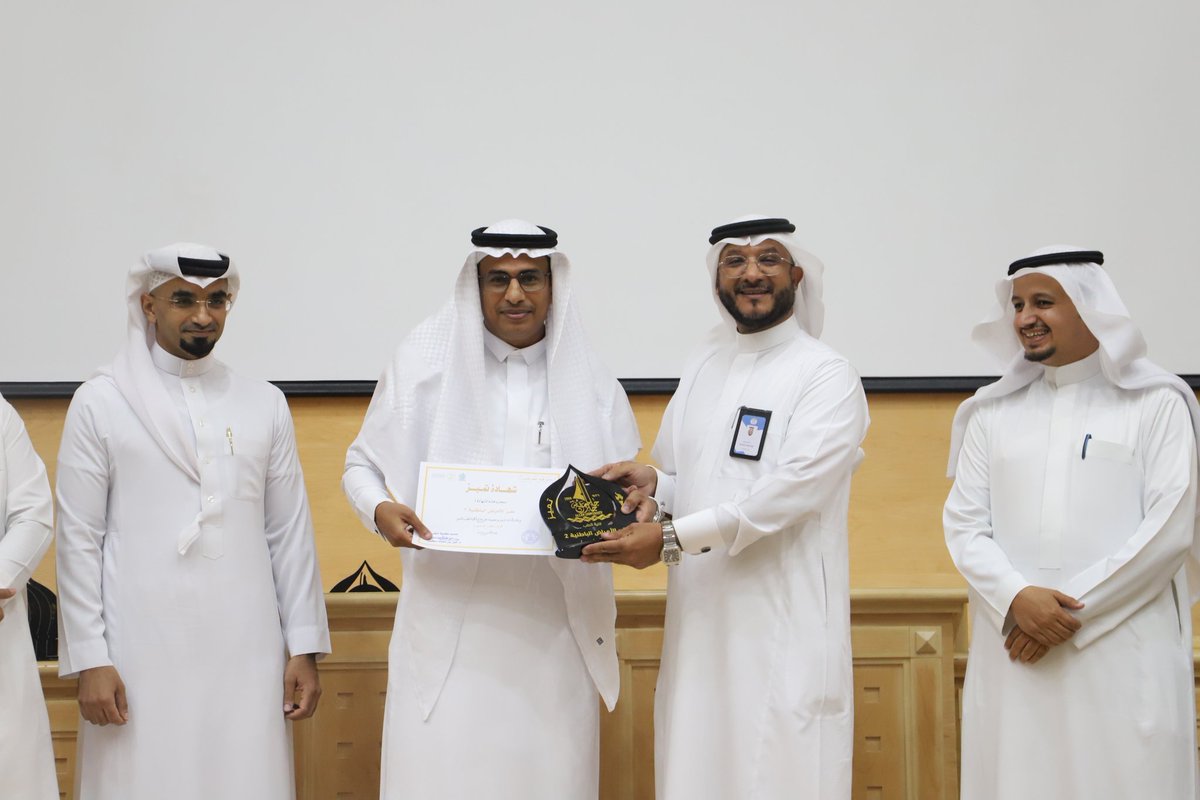 MedicineJazanU's tweet image. #جائزة_كلية_الطب_للتميز
الفائزون في فروع العمل الأكاديمي:

(القسم العلمي): قسم طب الأسرة والمجتمع.
(الوحدة الإدارية):وحدة الدراسات العليا.
(عضو هيئة التدريس):د. محمد أحمد معدي.
(الارشاد الأكاديمي):د.بدرية محمد عطية.
(المقرر الدراسي):مقرر الأمراض الباطنية ٢ - مقرر صحة المجتمع.