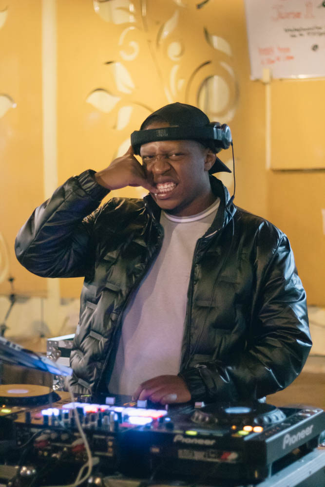 DeejayLizbon's tweet photo. Man on duty πΆ πΏπ₯ #TopClassAllSchoolDj #dj #pioneerdj https://t.co/Br0yMoMi7C
