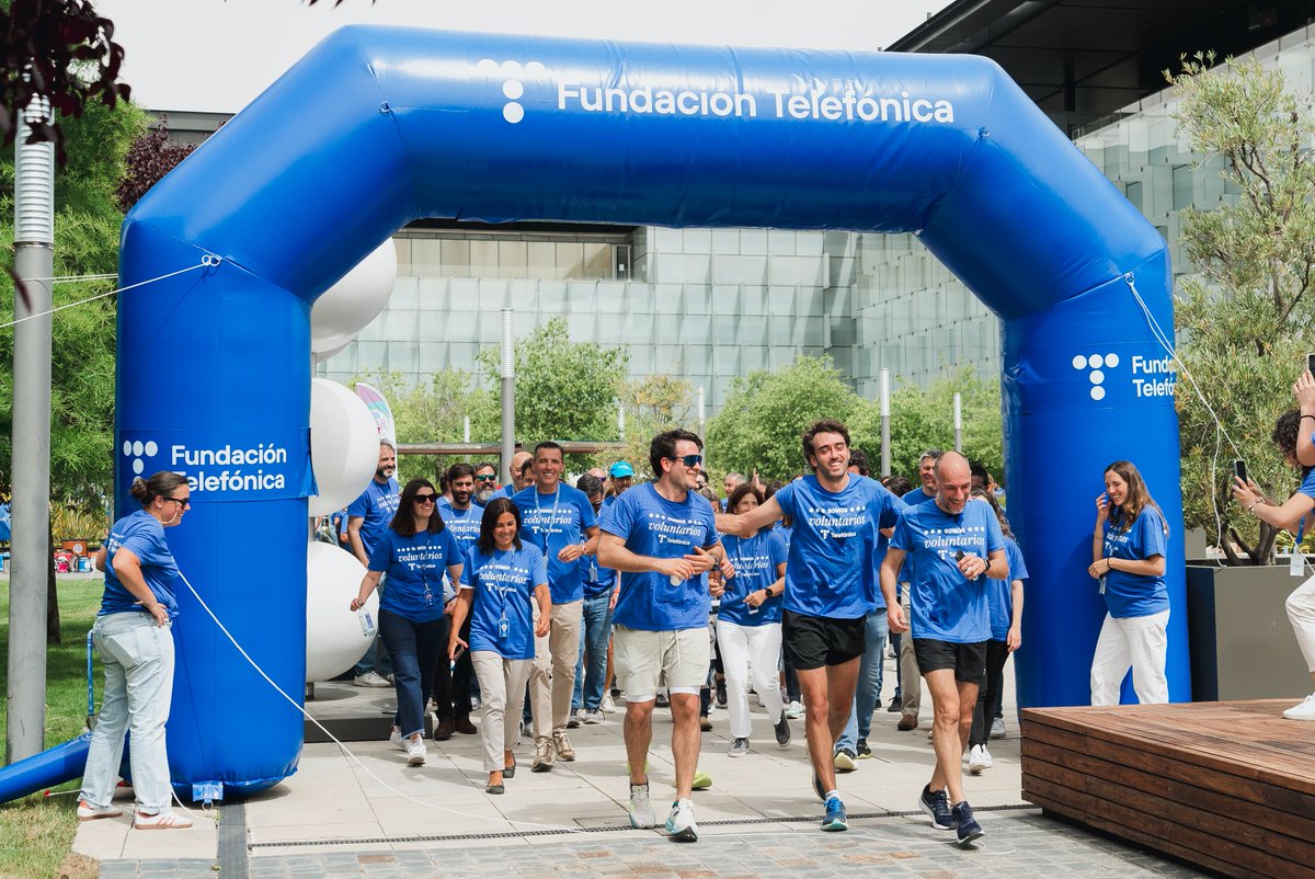TelefonicaTech's tweet photo. ¡Hoy celebramos el #DIVT24!🙌

Muy orgullosos de conseguir el reto de recorrer 10.000km y apoyar a @AldeasEspana con una donación de 10.000€ para los programas de prevención.

👧🏻 2,6 millones de niños y niñas están viviendo una verdadera emergencia en sus hogares y necesitan todo nuestro apoyo.

¡Muchas gracias y enhorabuena a todo el equipo! 🏃🏻‍♂️

#ProudTobeTech 💙