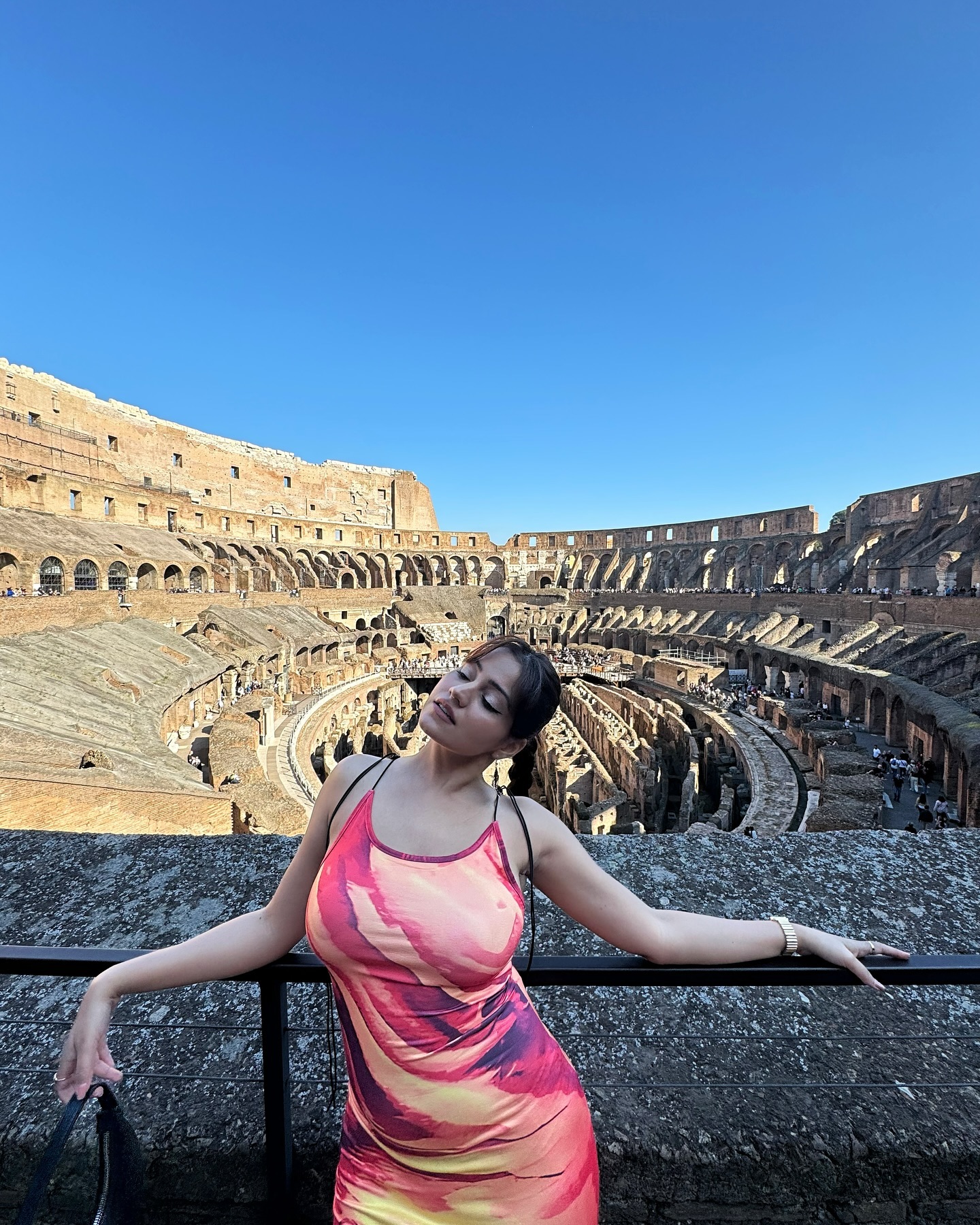 GPd3O3dacAAbE3A?format=jpg&name=large