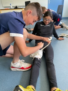 Seconde session de formation des 4e de Louis Merle au #PCS1 #parcourscitoyen cc <a href="/DSDEN79/">DSDEN Deux-Sèvres</a> <a href="/DeuxSevres/">79 le Département</a>