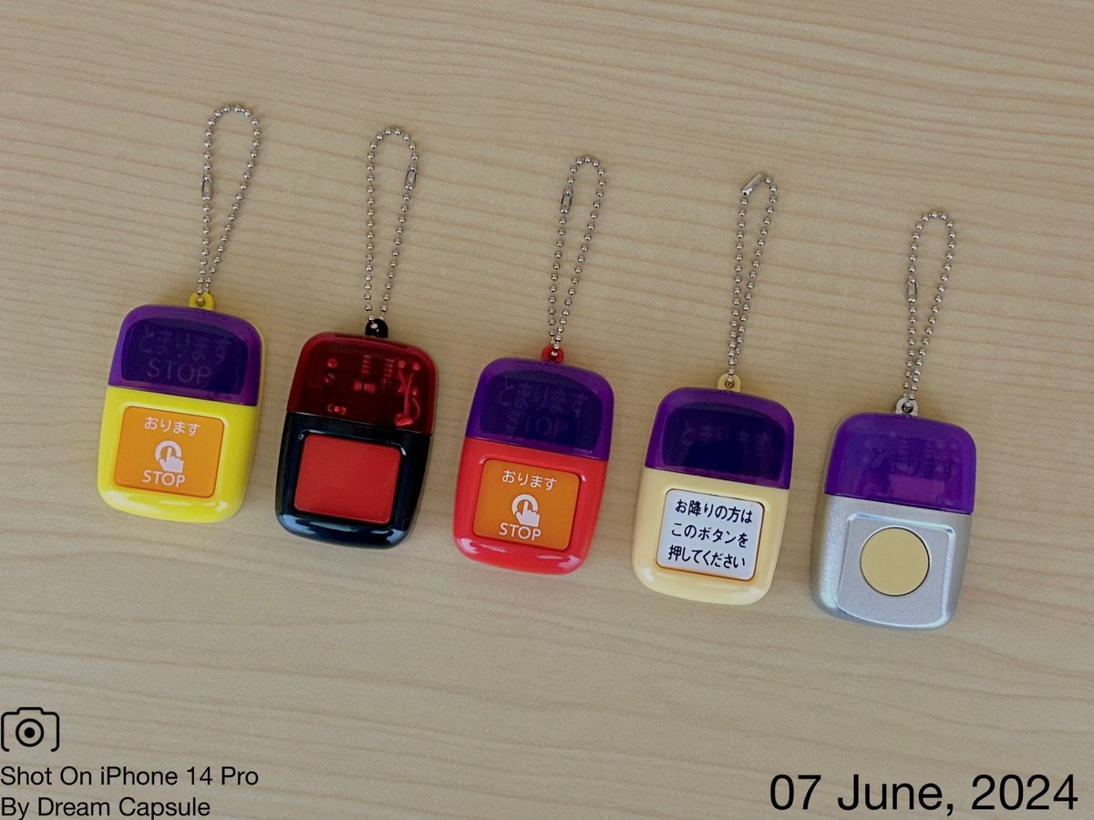 dreamcapsuleCEO's tweet photo. 🌟新入荷ガチャ商品プレゼントCP🌟

あの押して楽しいバス降車ボタンが再登場です！
「音声つき バス降車ボタン ライトマスコット2」

フォロー&amp;RP(RT)していただいた方の中から抽選で2名様に全5種セットをプレゼント🎁
ドリカプへの入荷日とキャンペーン詳細は↓

#ドリームカプセル #ガチャ専門店 https://t.co/7kofcUeYdE