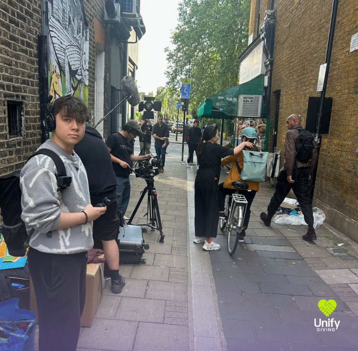 MrVictorPower's tweet photo. I just worked on a short 📽, ‘One Paycheque Away’ directed by Alex Browne (https://t.co/sBpqwkaDiL). Thank you to founder @UnifyGiving , @truman_sharon https://t.co/WB0WzNvl9T for her time &amp; amazing efforts. Resetting thinking about homelessness. https://t.co/dB1xnd7Val https://t.co/0omlzxWQST