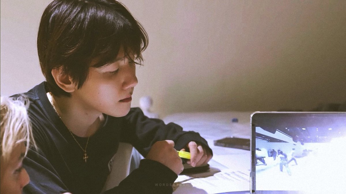 wordsbybbh's tweet photo. baekhyun's lonsdaleite practice behind ♥︎ https://t.co/hicMejmM4T