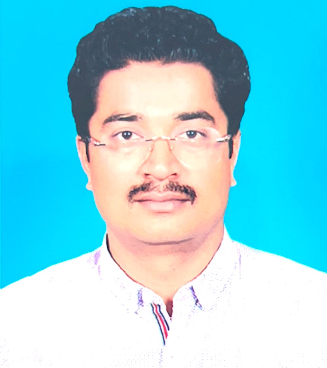 RailSamachar's tweet photo. #OmPrakashCharan, #IRTS’13 has taken over the charge of #CPRO, @serailwaykol today 07.06.2024. Prior to this, he was @srdcmkgp.
He has vast experience in #train operations &amp; commercial aspects. During his service, he has worked as #SrDCM/KGP &amp; Adra, #SrDOM/CKP &amp; AM/Tatanaga. https://t.co/rzdIUOaQ8i