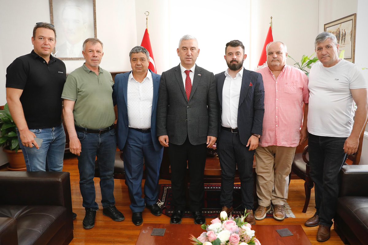 Kardeş şehrimiz Kuzey Makedonya Rosoman Belediye Başkanı Stojan NİKOLOV ve Başkan Yardımcısı Risto JOSEV’i belediyemizde ağırladık.