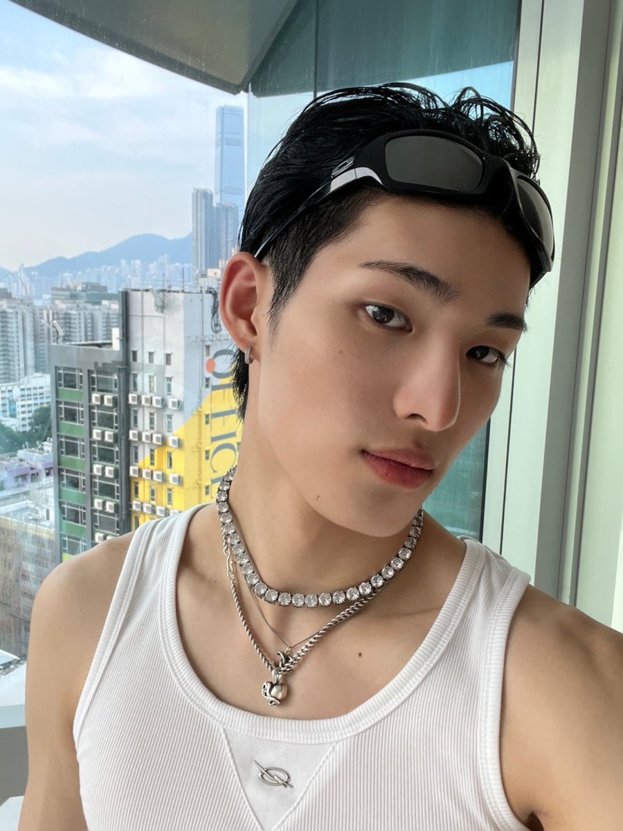 them in tank tops >>>>