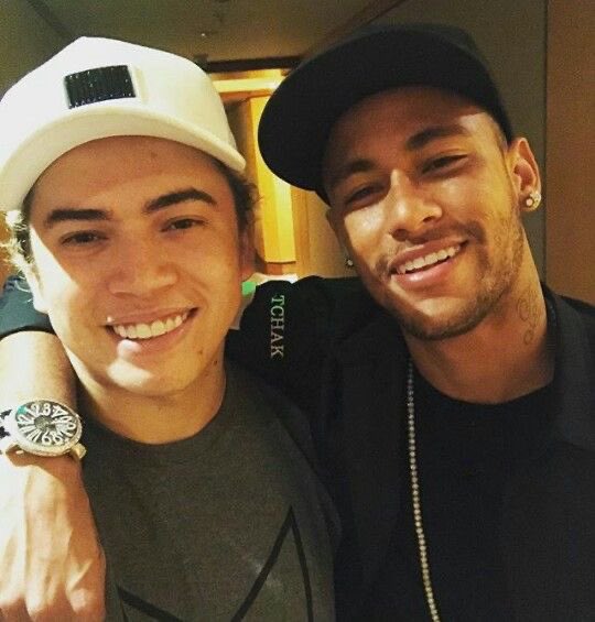 updatecharts's tweet image. 🚨 MEU DEUS! Luana Piovani DETONA o Whindersson Nunes por defender o Neymar:

“A cara ta cheio de B.O. pessoal e vem defender ignóbil? Ah engraçadinho vai puxar o saco da sua terapeuta e do seu psiquiatra, esses sim merecem suas falas.”