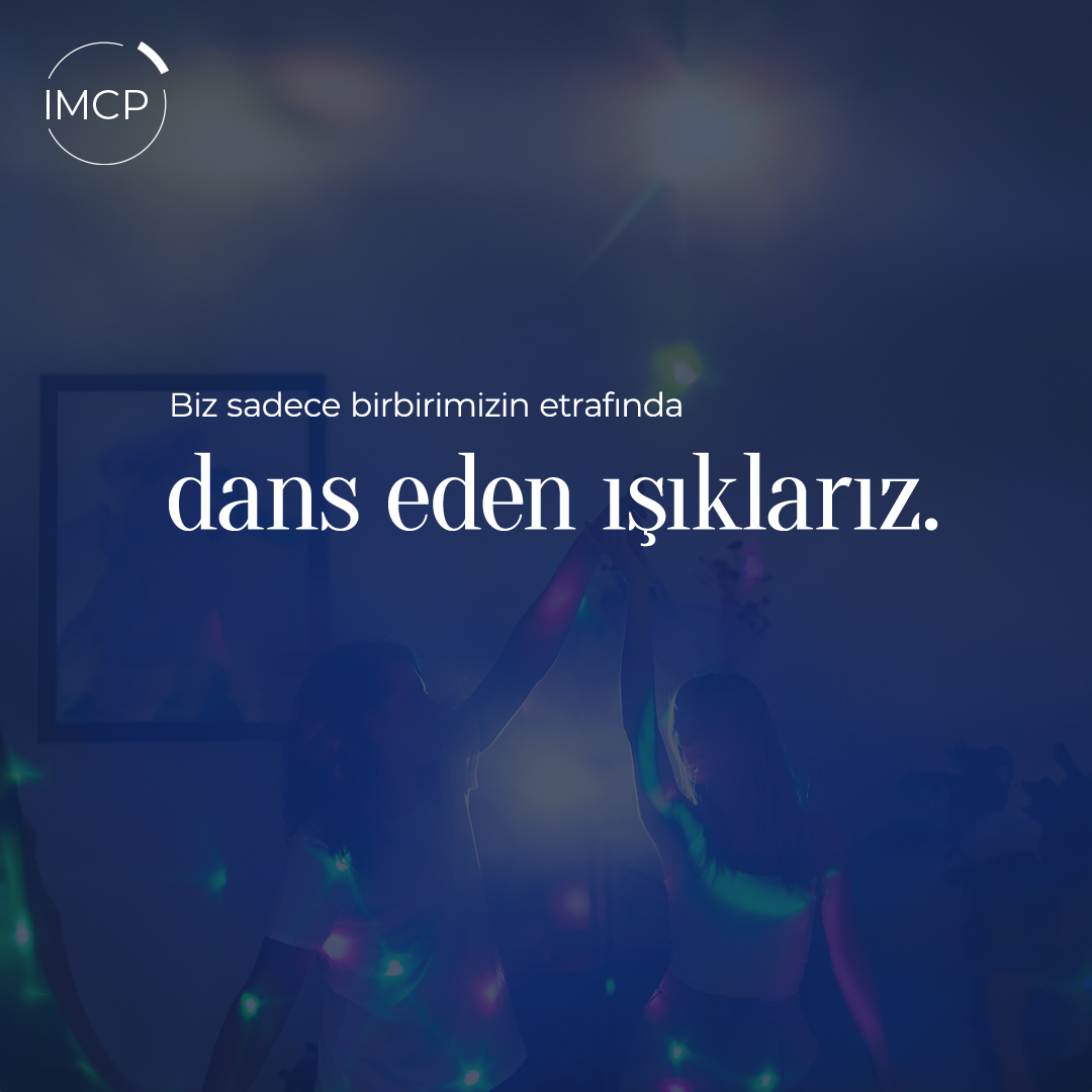 Bilmemiz gereken tek şey şu insanlar tıpkı bizim gibi ışıklar. Biz sadece yan yana dans eden ışıklarız. 
Ateşlerimiz birbirine bağlı değil. Yapmamız gereken tek şey, hayran olmaktır.