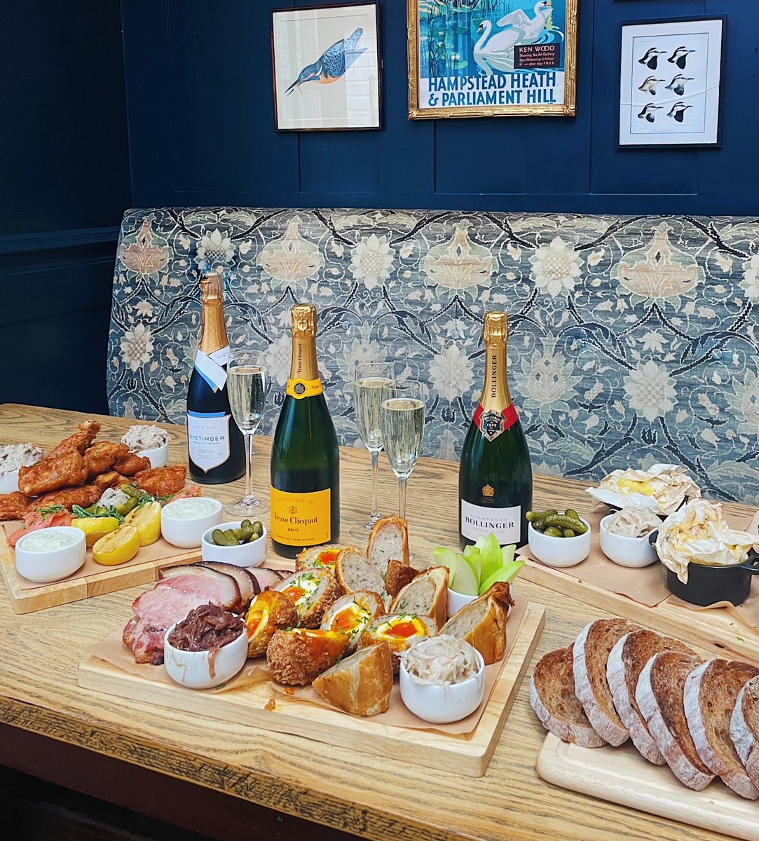 FlaskHampstead's tweet photo. Celebrate good times at The Flask! 🍾🎉🎈 We love hosting your special occasions, and have a variety of catering options to suit whatever you’re after! Use the link in our bio to enquire! 😎🥂🥳
#youngspubs #pubsoflondon #hampsteadheath #london #catering #party #venue https://t.co/wBmEENr5j5