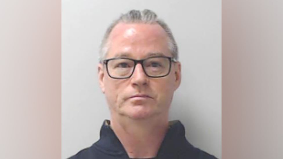 Aberdeen council worker embezzled more than £1m over 17 years bbc.co.uk/news/articles/…