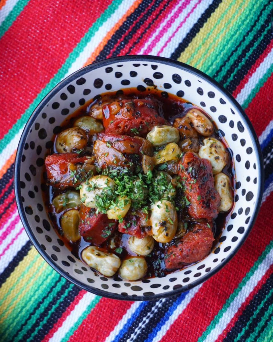 Our Habas con Chorizo is warm salad rich in flavour; diced chorizo and broad beans tossed in a white wine and mint dressing. Who said salads are boring eh? 😉 

Happy Friday everybody! 💃 

MENU + BOOKINGS:
lamamalatin.co.uk

📍 238 Abbeydale Road, #Sheffield, S7 1FL