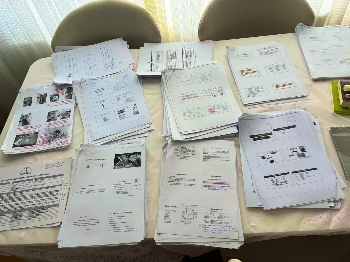 ebra_berk's tweet photo. Nerede kalmıştıkk... 
D3 D4'ten atmadığım tek notlarım pediatri notlarıydı. Videoları zevkle izleyip sayafalara işlemişim. İşte kararlılık böyle olur hdjdkd https://t.co/j7PrNXVqFS