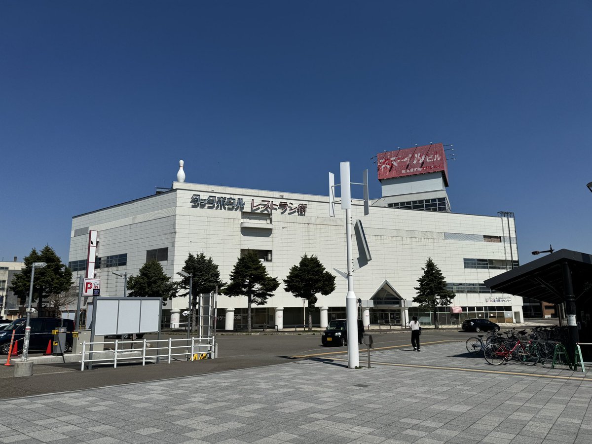 スマイルビル 1986年に開業した旧西友滝川店。様々な跡地利用が行われ