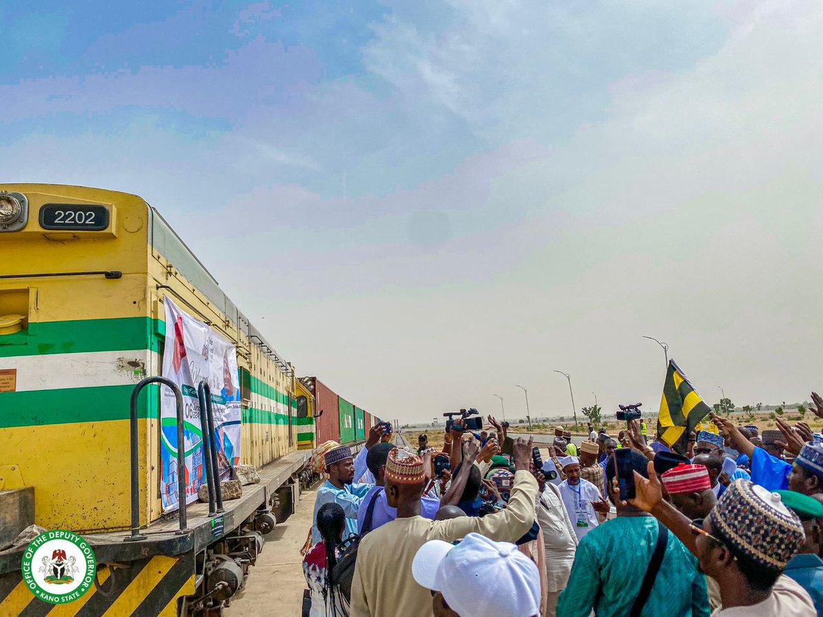 info_NRC's tweet photo. Hon, Minister of Transportation, Sen Said Ahmed Alkali, officially flags off the commencement of freight train service to and from Dala Inland dry port, Zawachiki, Kano, on Thursday, 06 June 2024 https://t.co/GWZP1N0Uv1