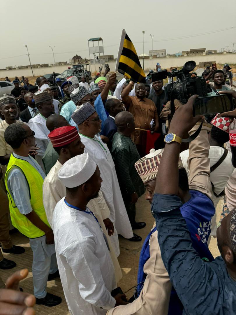 info_NRC's tweet photo. Hon, Minister of Transportation, Sen Said Ahmed Alkali, officially flags off the commencement of freight train service to and from Dala Inland dry port, Zawachiki, Kano, on Thursday, 06 June 2024 https://t.co/GWZP1N0Uv1