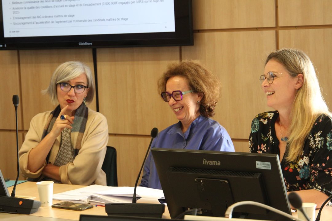 ClaradeBort's tweet photo. Avec les présidents de CME des #hôpitaux de la région :
- Préparer les services à accueillir bcp + d’#internes et d’#externes en médecine
- Tolérance zéro sur #violencessexuelles dans les #équipes médicales
- 4000 postes ouverts aux EVC : préparer les #PADHUE à les passer ! 🧑🎓 https://t.co/6Amp1dDbaV