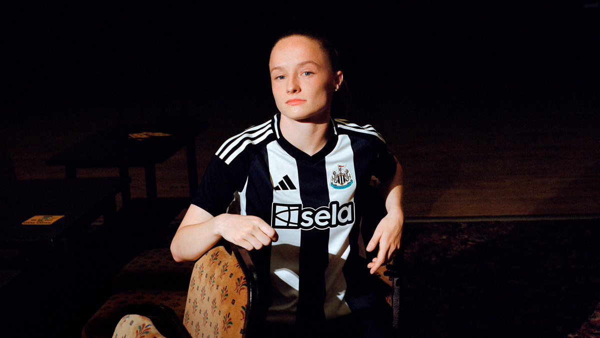 adidasUK's tweet photo. this kit 🖤 
this club 🤍
three stripes 🤝

@NUFCWomen on the 🆙 https://t.co/LxBlfAoAm4