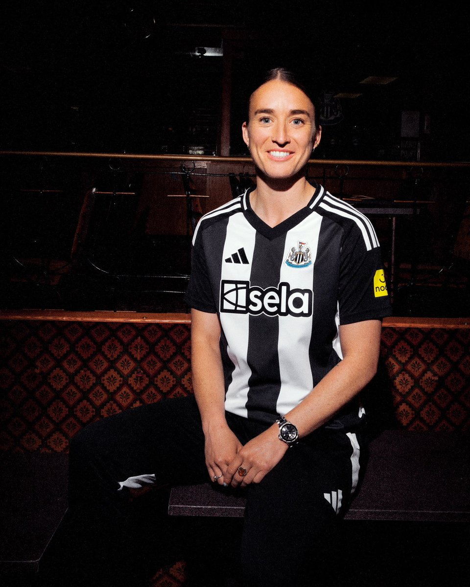adidasUK's tweet photo. this kit 🖤 
this club 🤍
three stripes 🤝

@NUFCWomen on the 🆙 https://t.co/LxBlfAoAm4