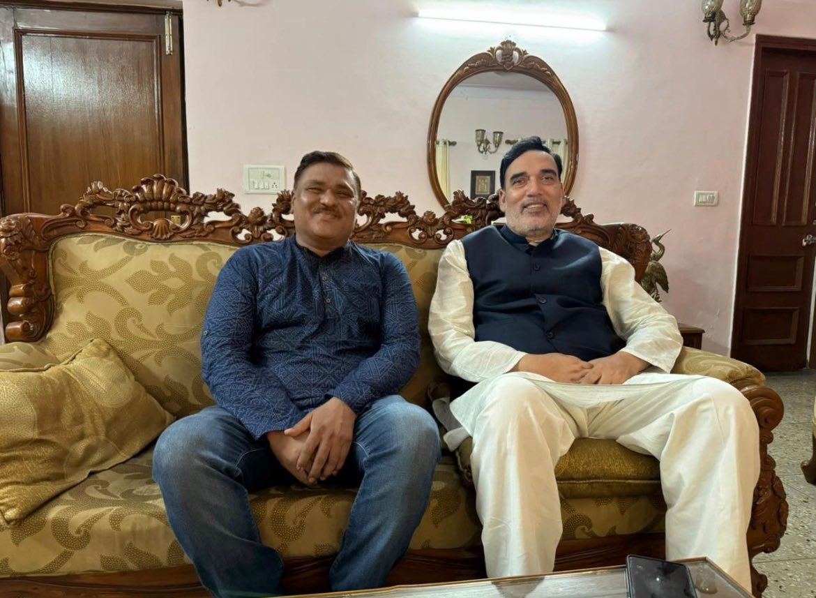 ManiNaiduAAP's tweet photo. @AapKaGopalRai Ji Words cannot express the depth of our gratitude for your visit to our home.Your presence and blessings have touched our hearts profoundly, and we feel incredibly honored and fortunate by your kindness and grace.@AAPDelhi @AAPAndhra_ https://t.co/J28NRNrezW