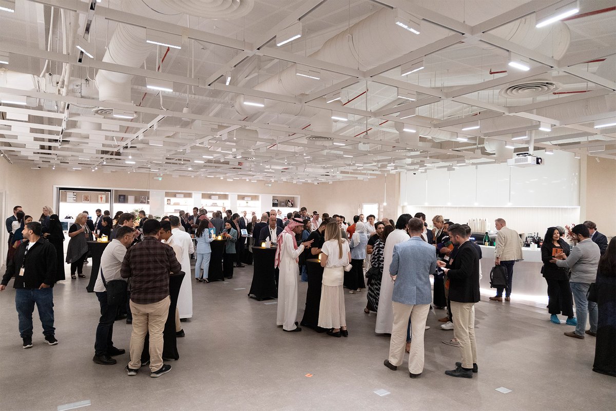 Aedas's tweet photo. Aedas Director Daniel Abecasis speaks about innovative design models at the Design Dialogues Event in Riyadh.
#Aedas #design #architect #architecture #talk #event #discussion #sharing #DesignDialogues #AedasMiddleEast #VISION2030 #SaudiDesign #Designtalks #riyadh #KSA https://t.co/vF368ADzOz