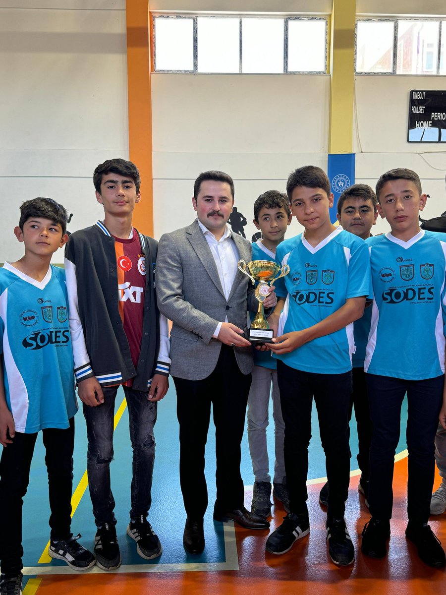 AltinyaylaMem58's tweet photo. Altınyayla İlçe Milli Eğitim Müdürlüğü ve Gençlik Spor İlçe Müdürlüğünün ortaklaşa düzenlediği spor müsabakaları sona erdi derece yapan sporculara İlçe Kaymakamimiz sayın Batuhan Kalkan ve ilçe protokolu tarafından ödülleri takdim edildi... @sivasmem @necatiyener_ @oner https://t.co/4qyZSA1Ghn